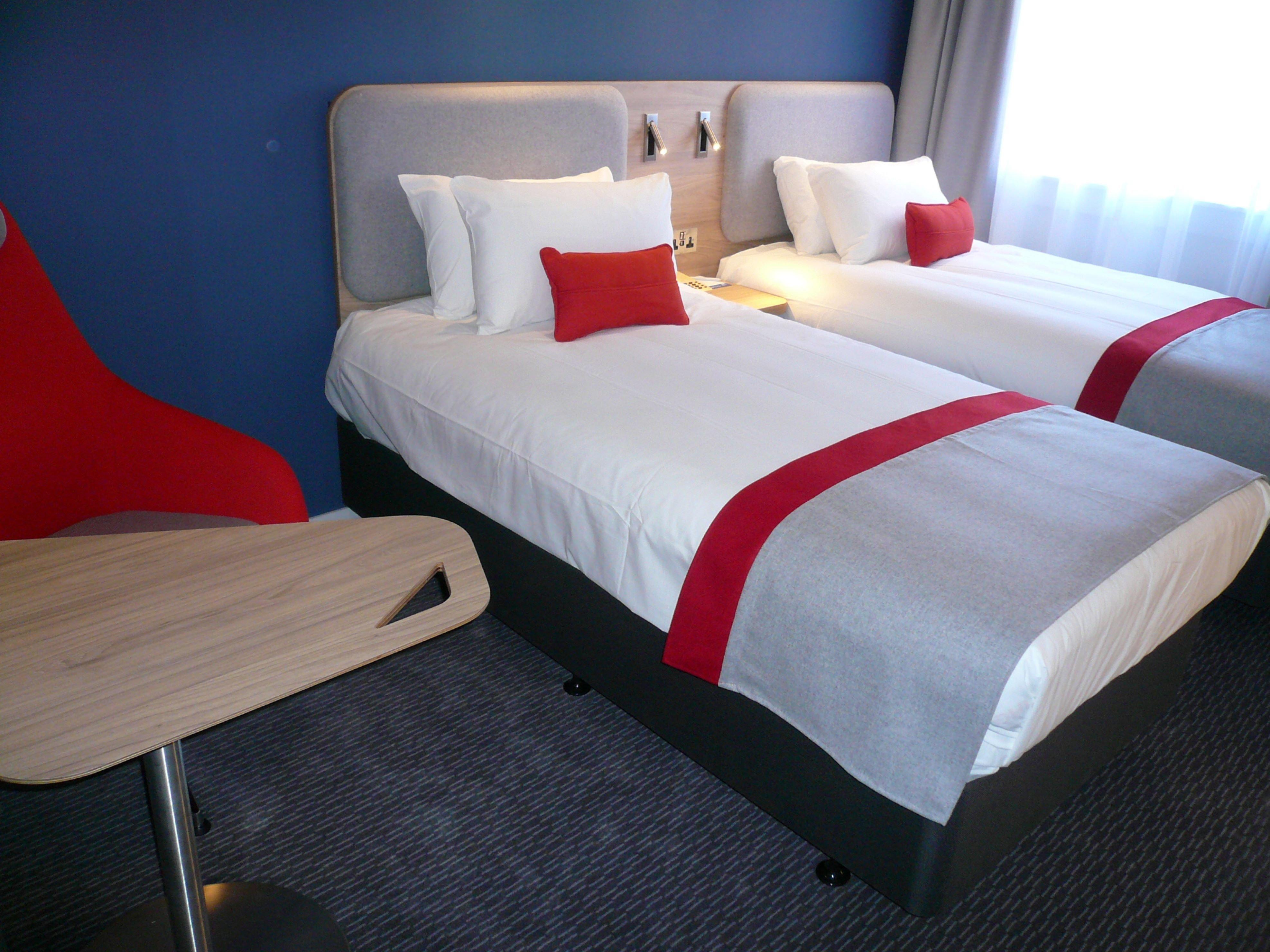 Holiday Inn Express Oxford Kassam Stadium By Ihg Extérieur photo