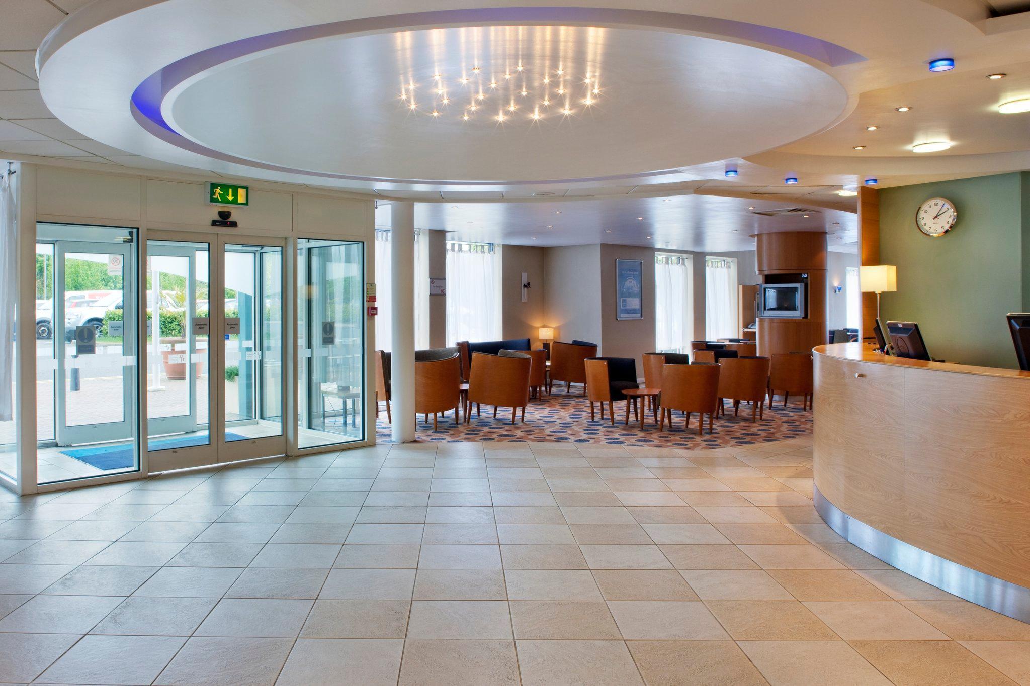 Holiday Inn Express Oxford Kassam Stadium By Ihg Extérieur photo