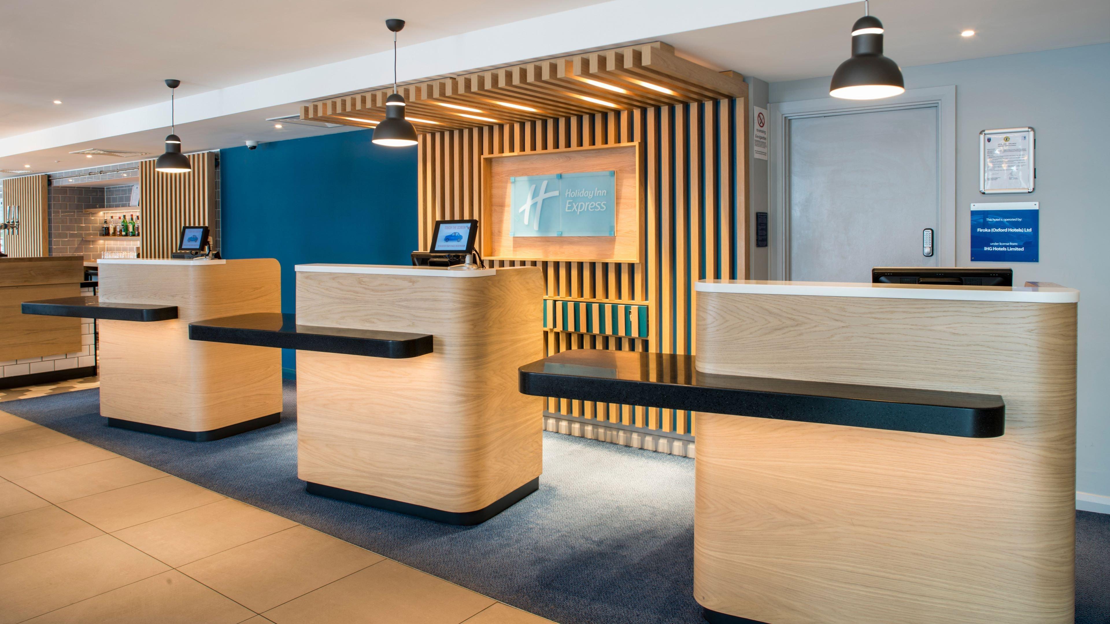 Holiday Inn Express Oxford Kassam Stadium By Ihg Extérieur photo