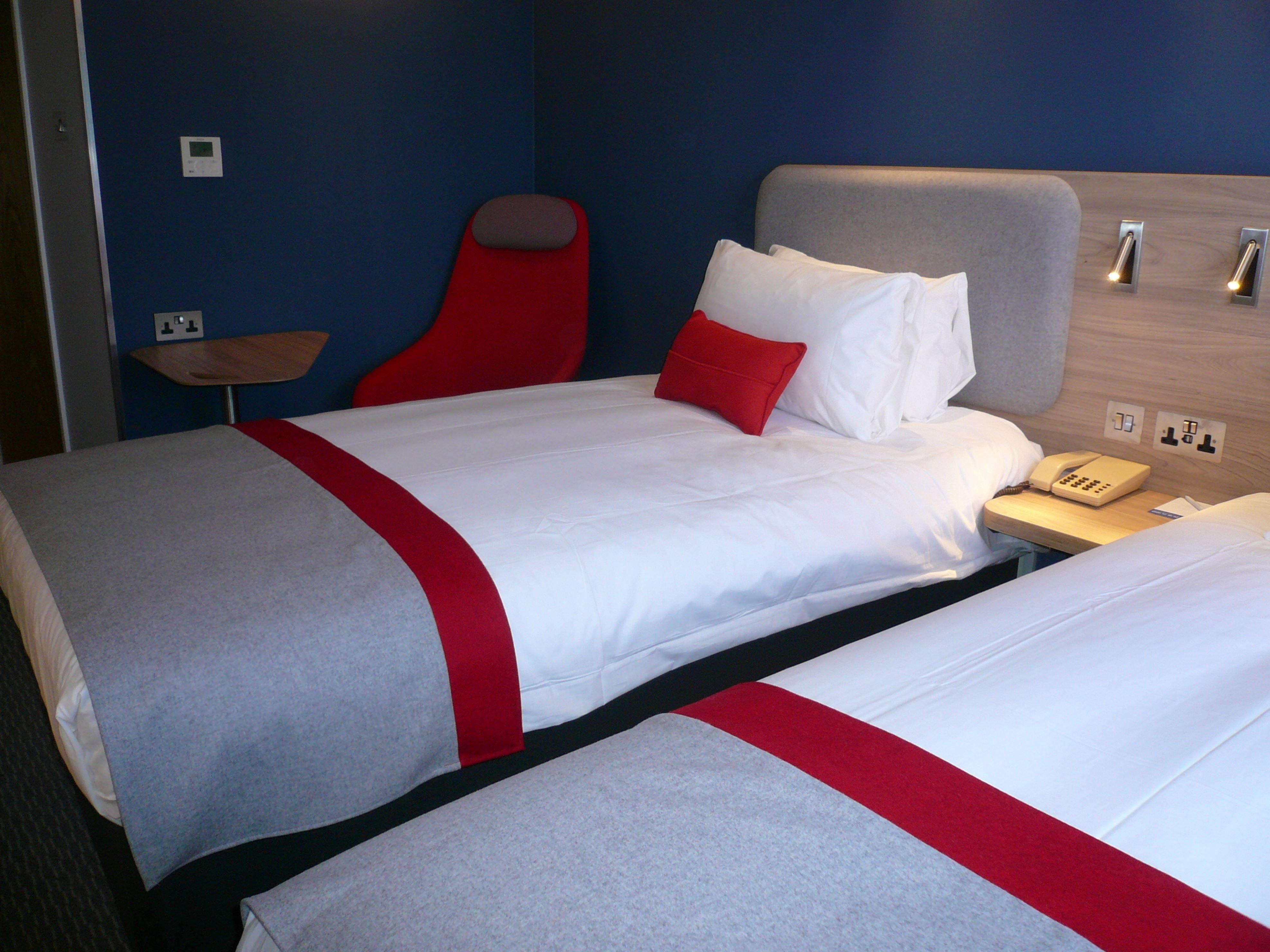 Holiday Inn Express Oxford Kassam Stadium By Ihg Extérieur photo
