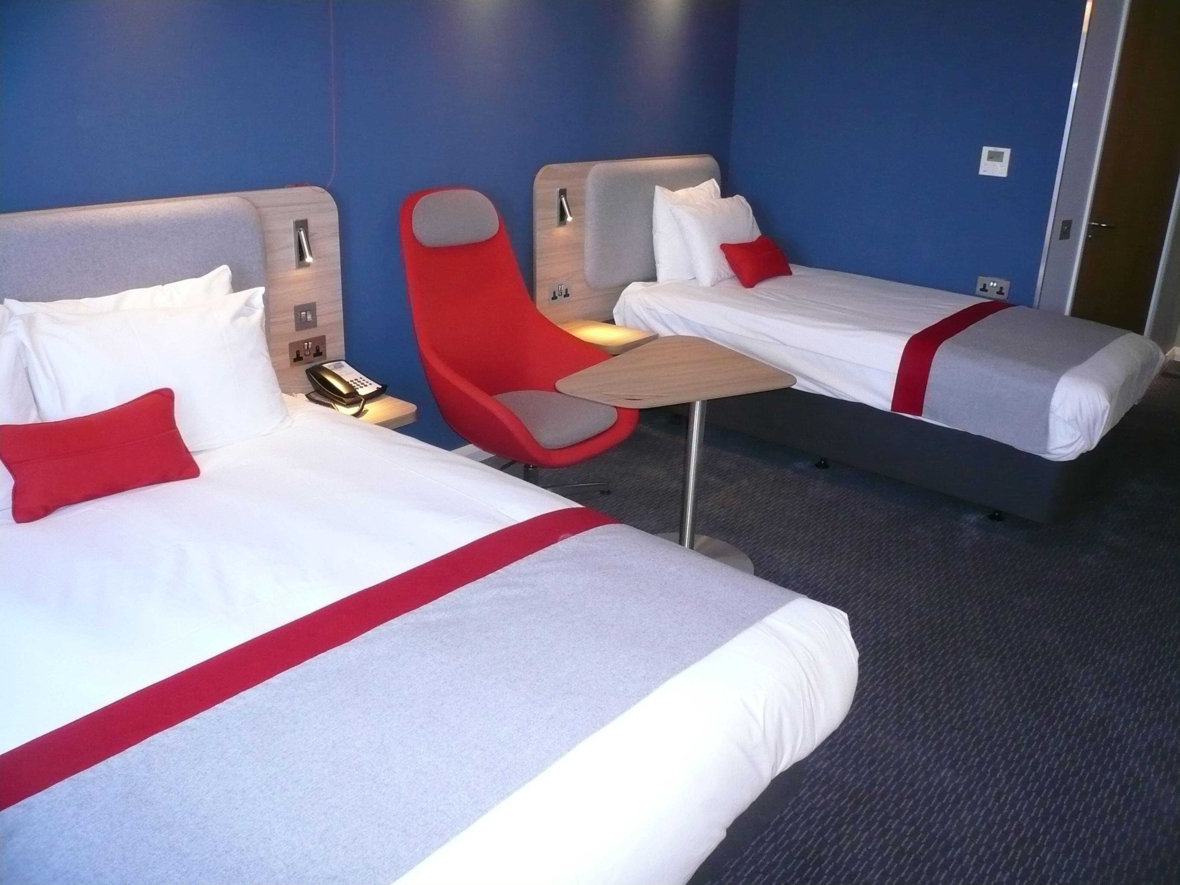 Holiday Inn Express Oxford Kassam Stadium By Ihg Extérieur photo