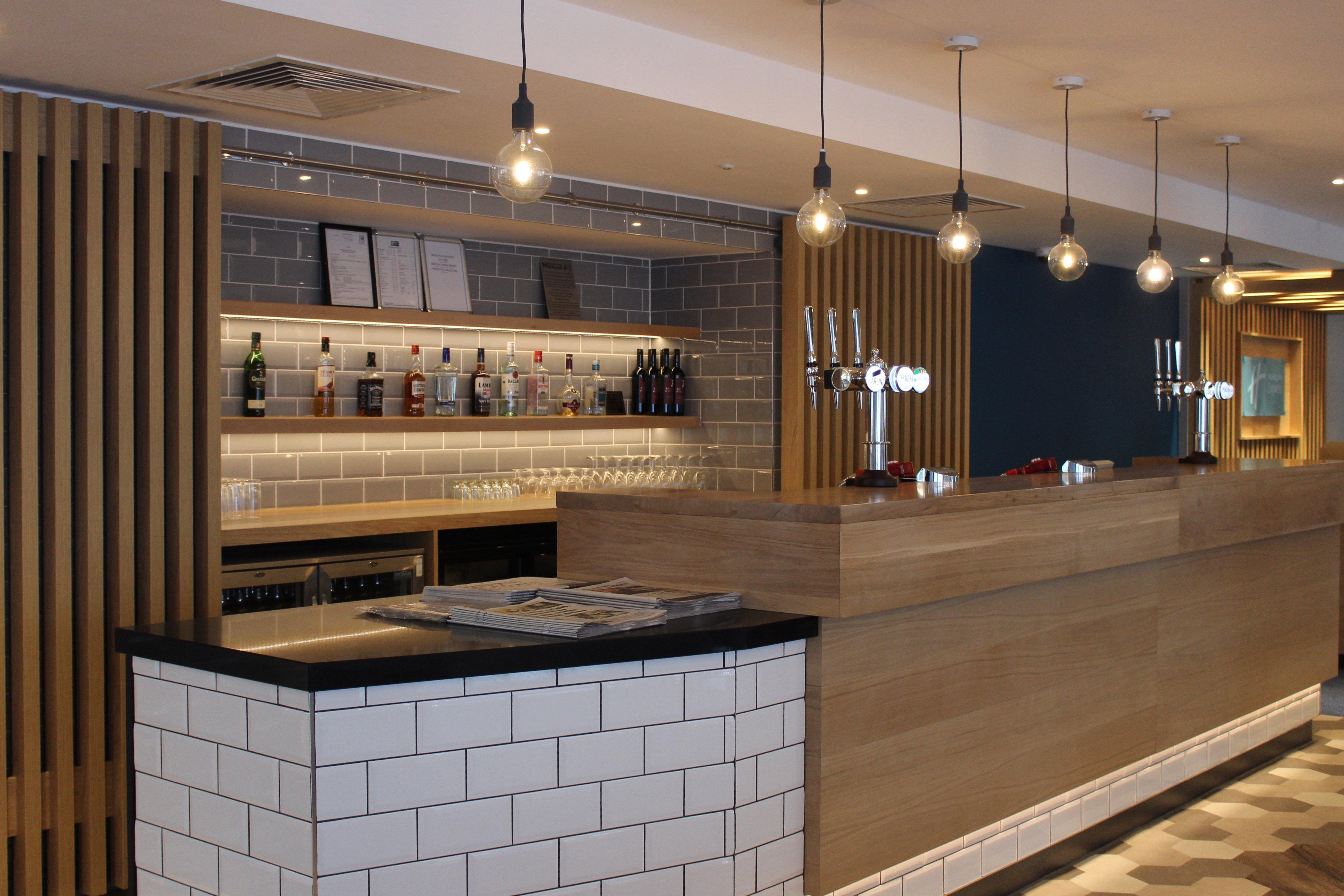 Holiday Inn Express Oxford Kassam Stadium By Ihg Extérieur photo