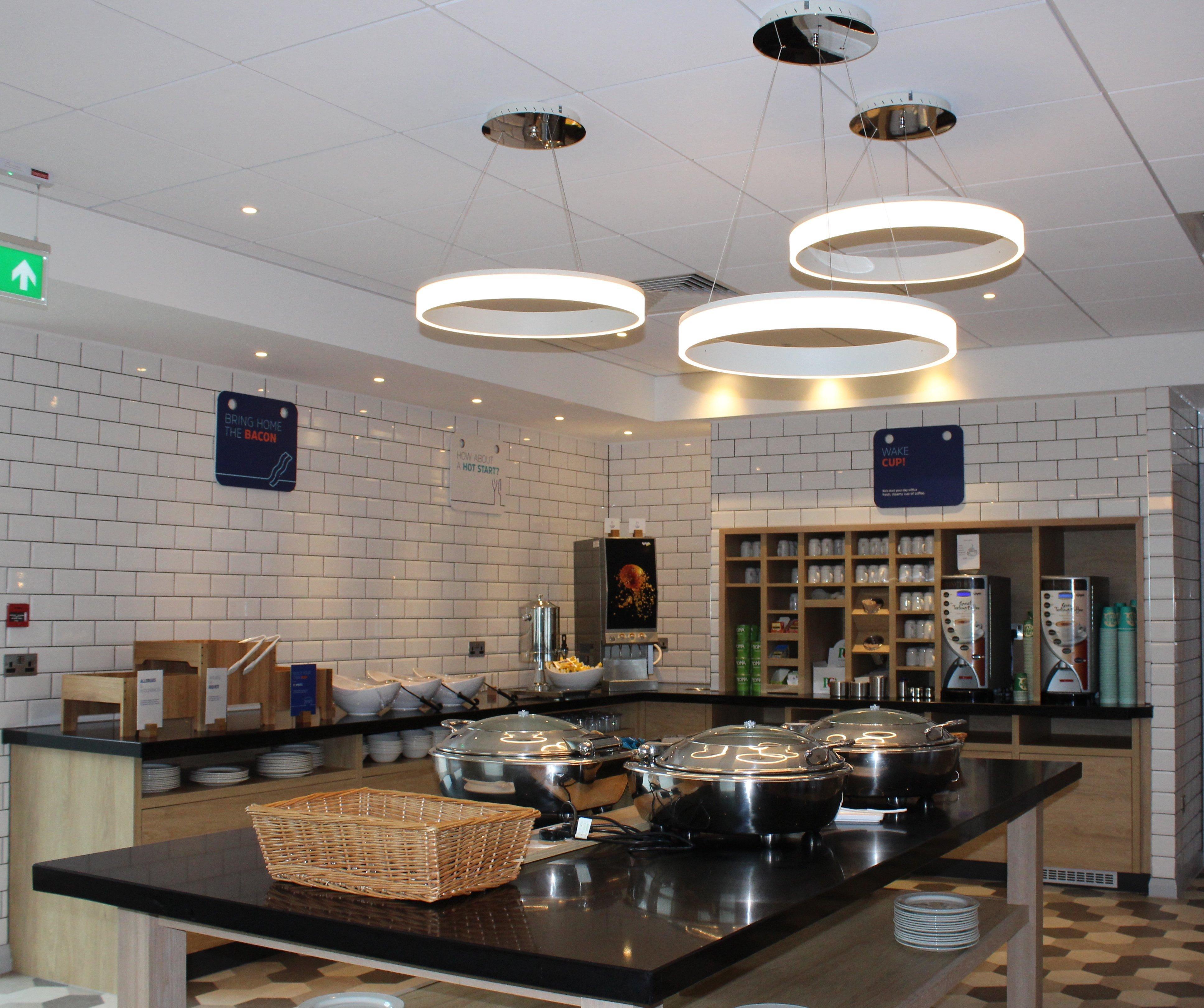 Holiday Inn Express Oxford Kassam Stadium By Ihg Extérieur photo