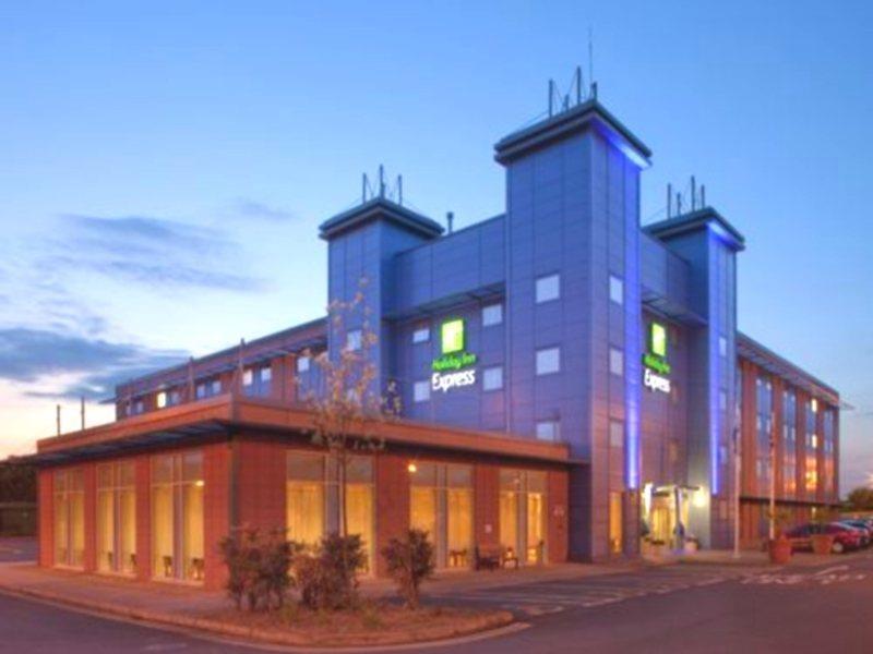 Holiday Inn Express Oxford Kassam Stadium By Ihg Extérieur photo