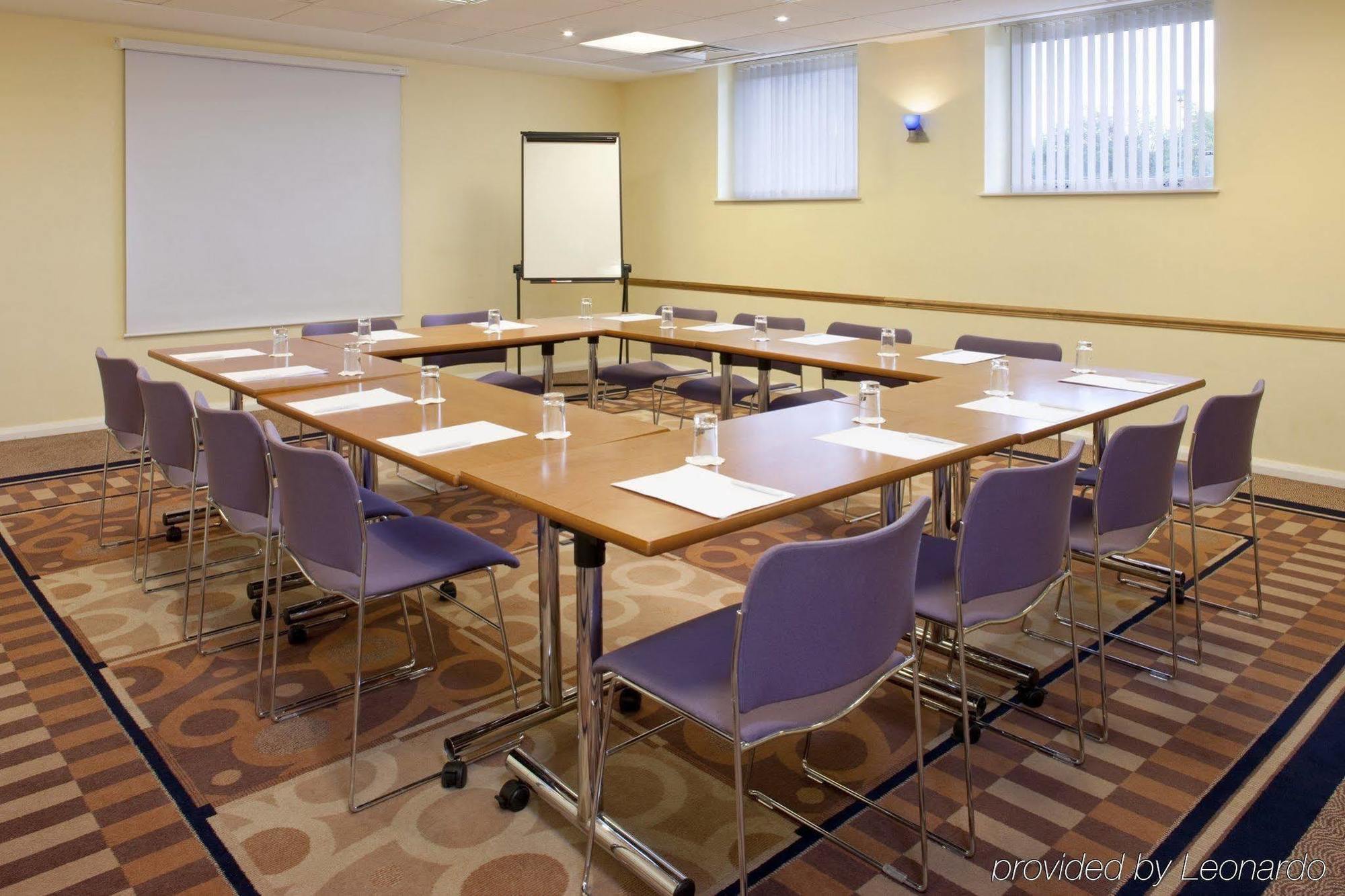 Holiday Inn Express Oxford Kassam Stadium By Ihg Extérieur photo