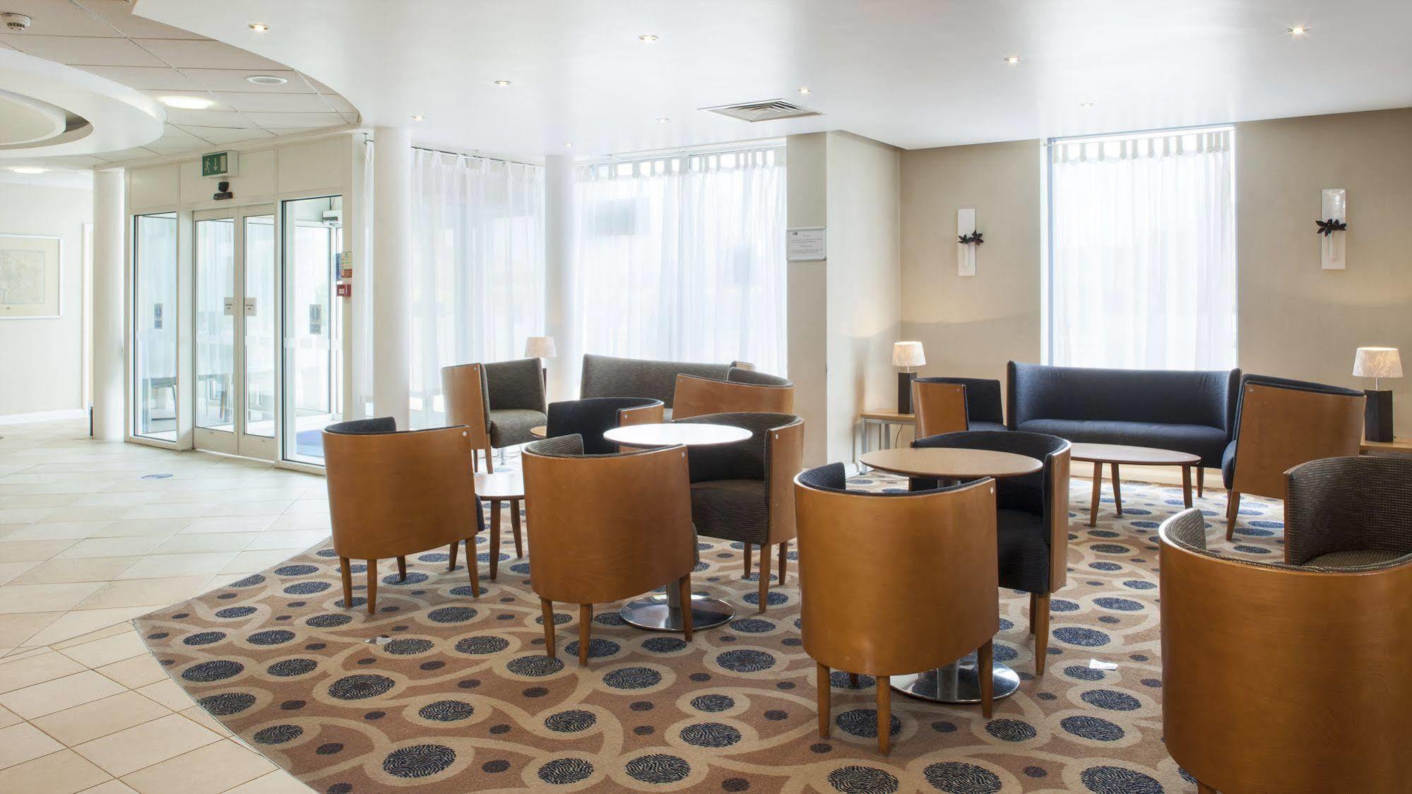 Holiday Inn Express Oxford Kassam Stadium By Ihg Extérieur photo