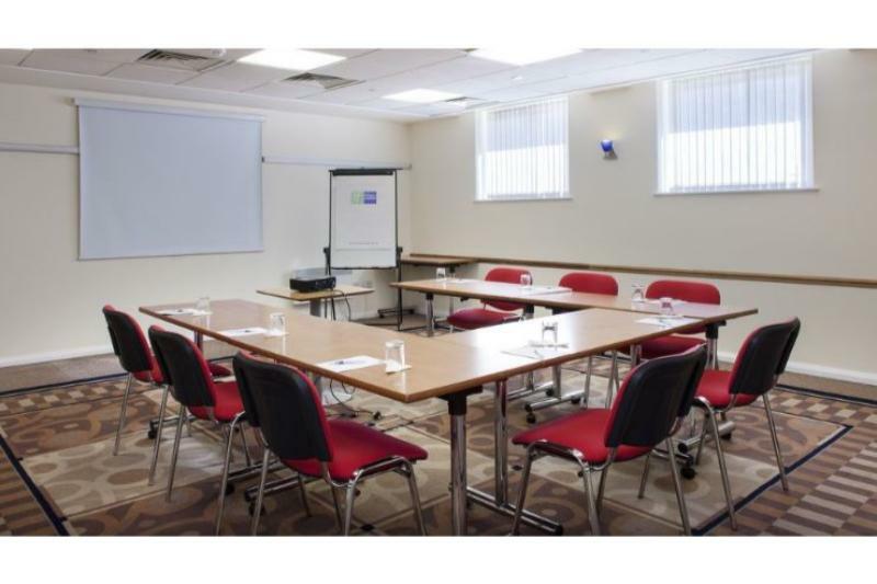 Holiday Inn Express Oxford Kassam Stadium By Ihg Extérieur photo