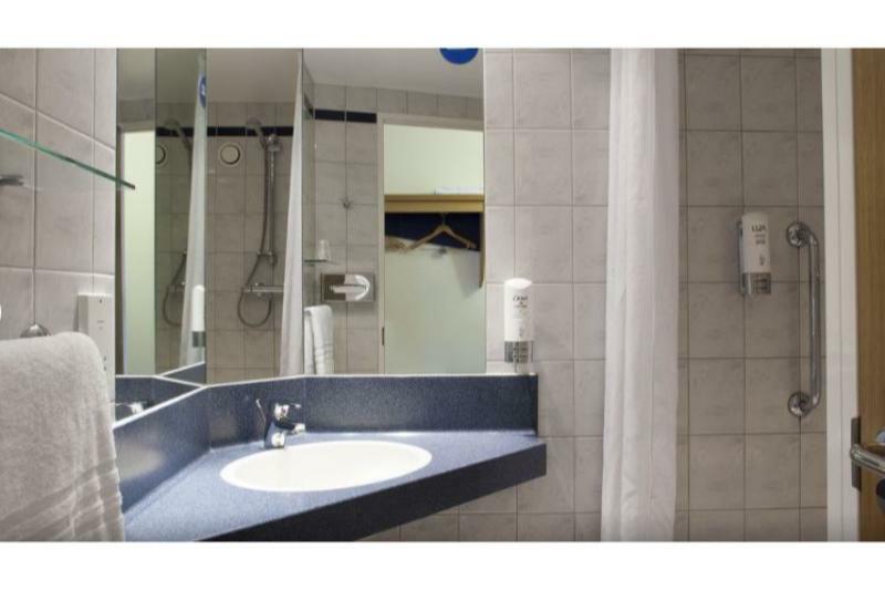 Holiday Inn Express Oxford Kassam Stadium By Ihg Extérieur photo